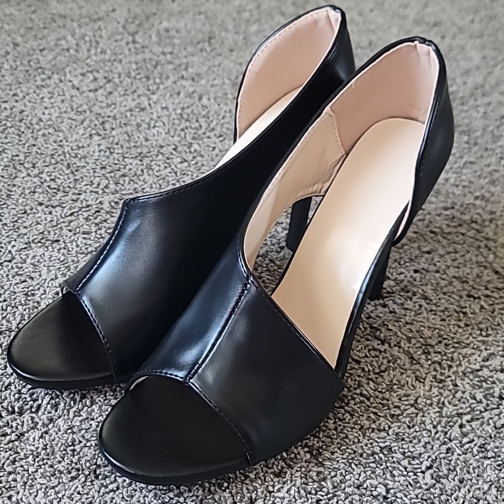 🆕️Women's Trendy Black Stilettos Sz 9